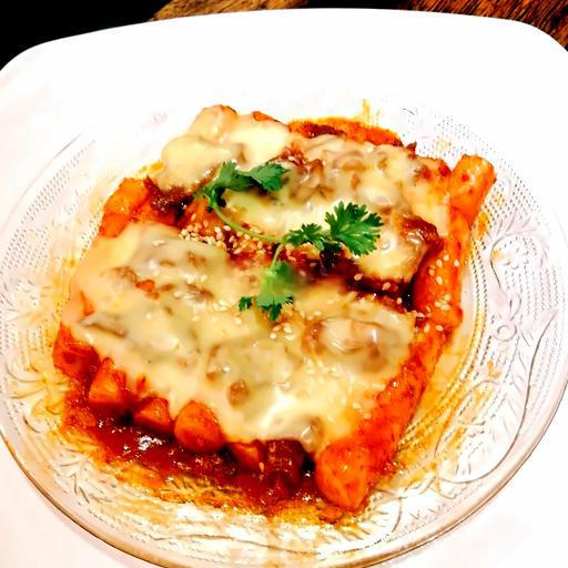 banh-gao-tobokki-nuong-bo-phomai-tokbokki-with-beef-and-cheese