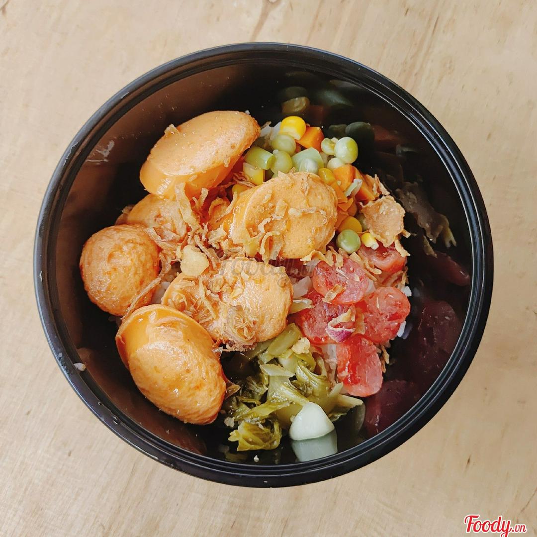 com-tron-xuc-xich-uc