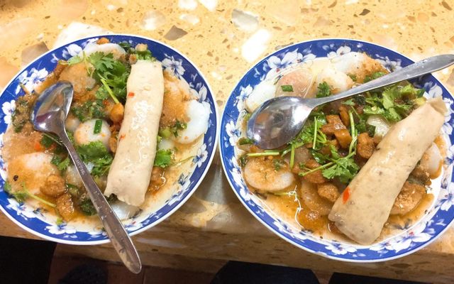 thuy-linh-banh-beo-hue-cho-nguyen-van-troi