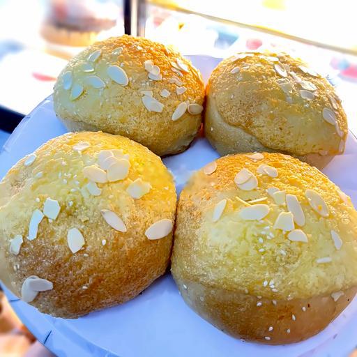 banh-my-bo-sua-dua-hanh-nhan