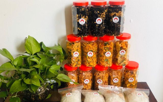 co-be-an-vat-banh-trang-tra-sua-hoang-dieu