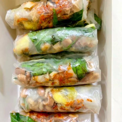 banh-trang-cuon-sot-me-bo