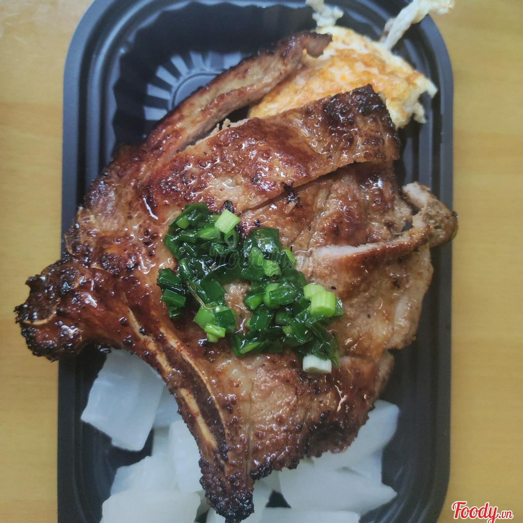 com-suon-cotlet-nuong-trung-op
