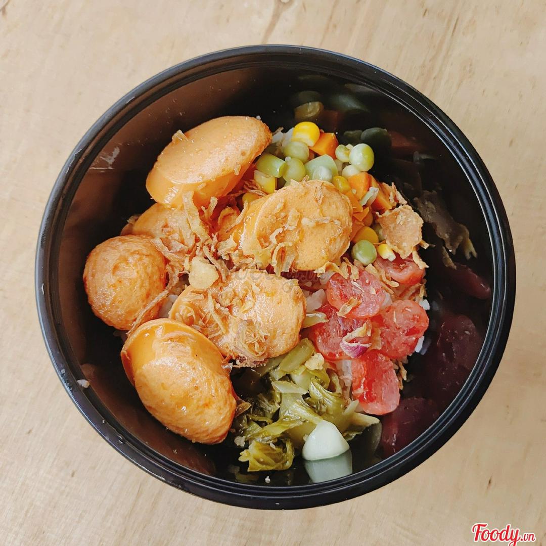 com-tron-xuc-xich-uc-canh-rong-bien