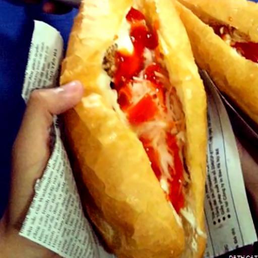 banh-mi-xuc-xich-trung