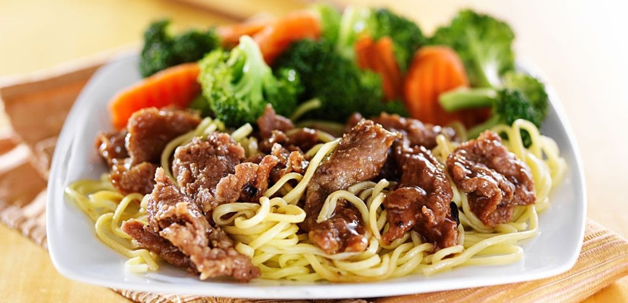 kieu-an-nui-va-mi-xao-bo-binh-thoi