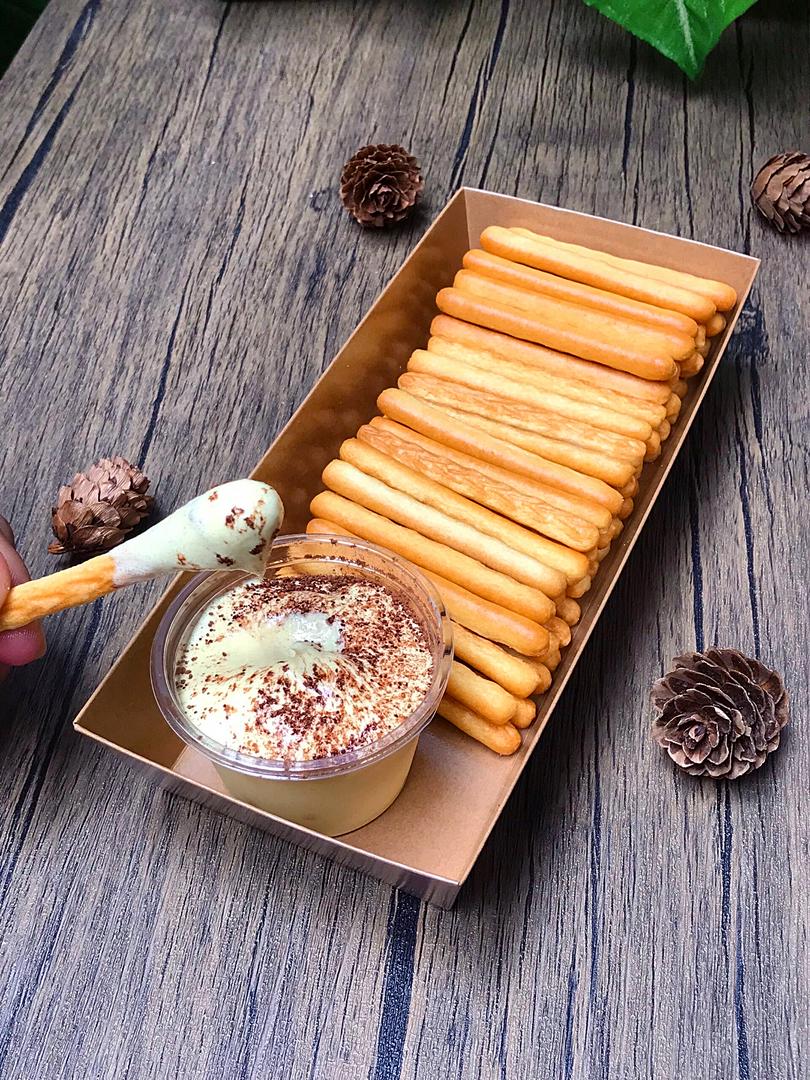 banh-que-cham-sot-kem-trung