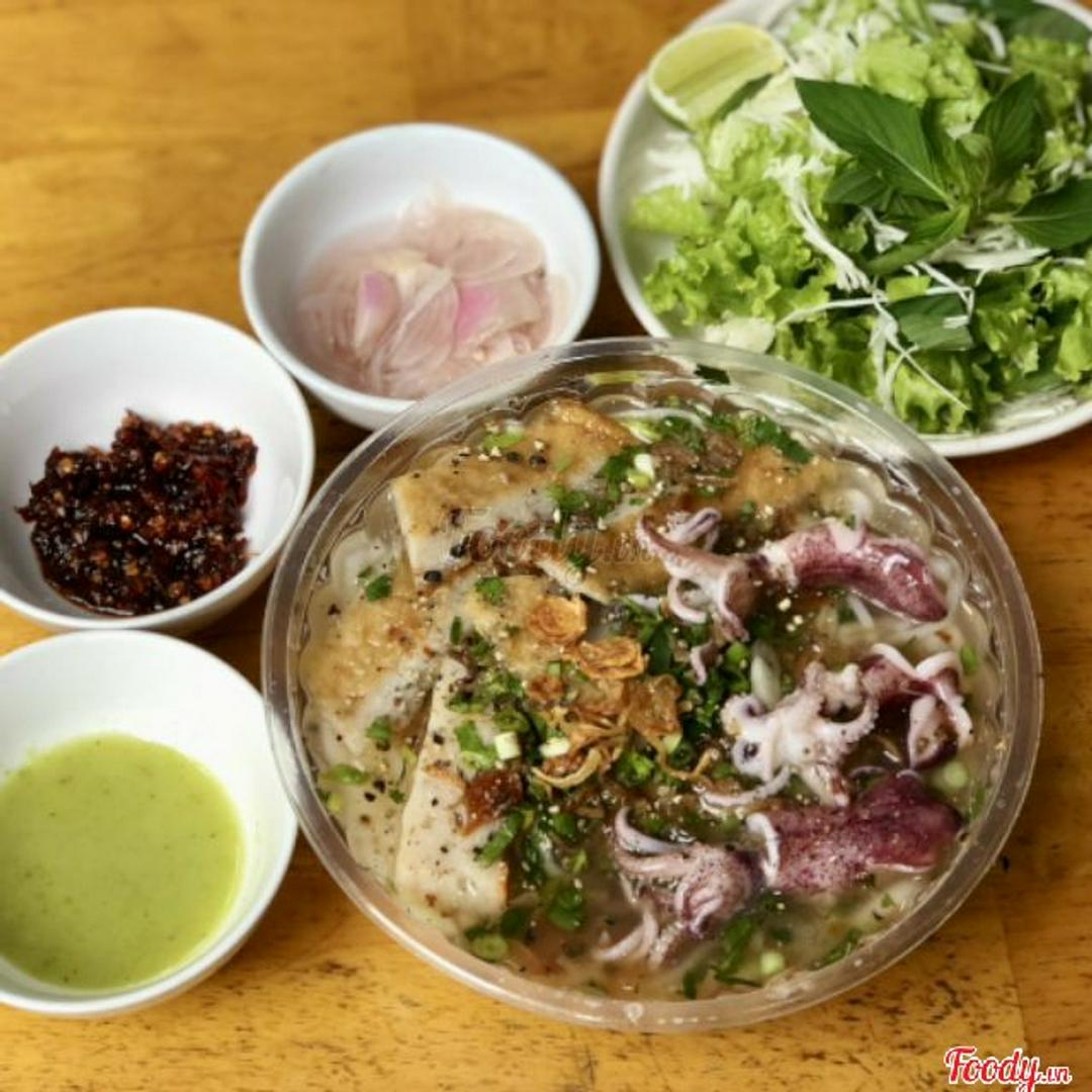 banh-canh-cha-ca-muc