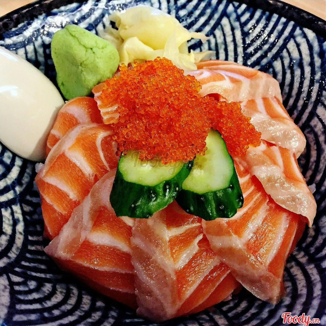 com-sashimi-ca-hoi-va-trung-ca-tobiko