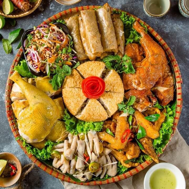 ga-met-1-2-ga-quay-1-2-ga-luoc-xoi-chim-cau-chan-ga-xa-ot-nen-ran-nom-muoi-vung-rau-thom-nuoc-cham-0855578925