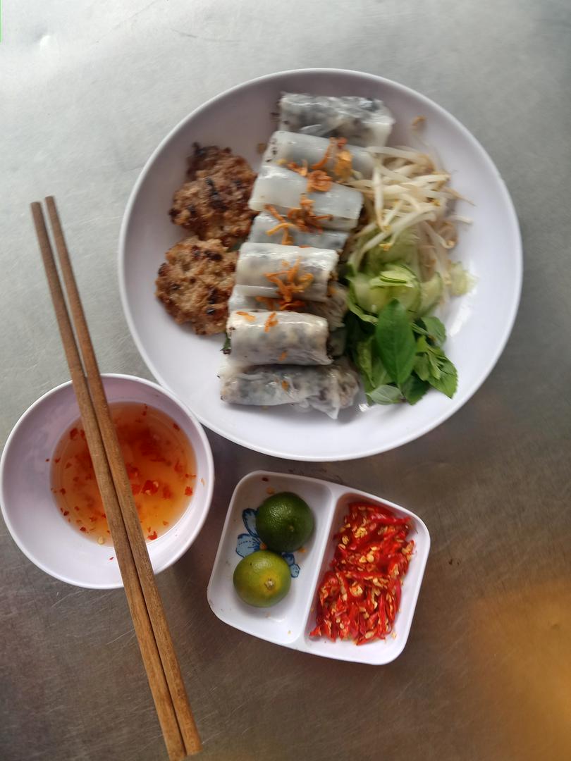 banh-cuon-cha-nuong-cha-vien-phan-nho