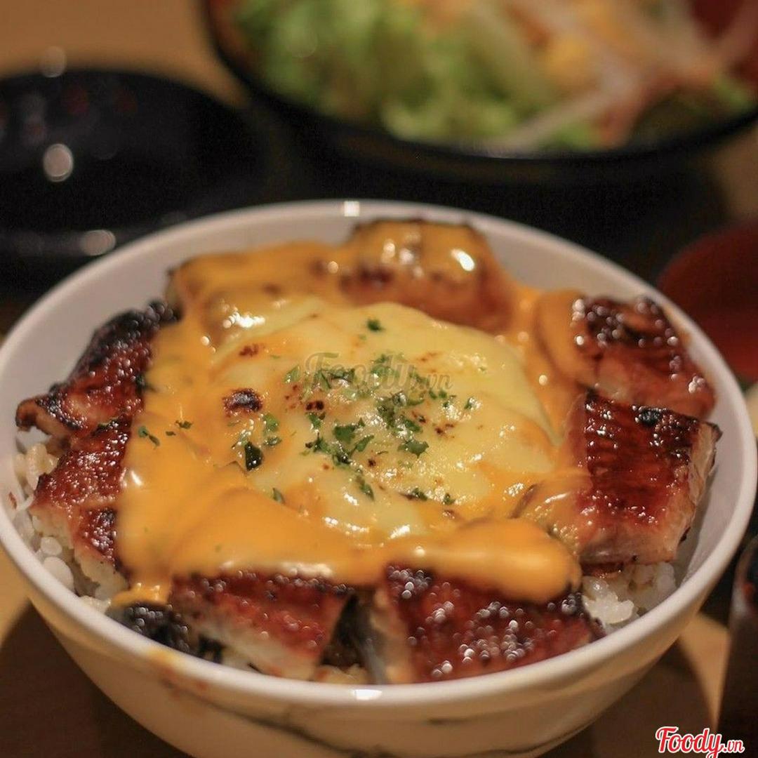 com-luon-nhat-ban-phu-phomai