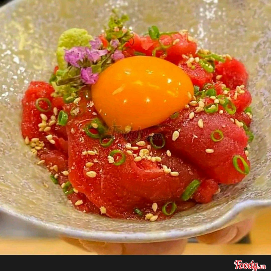com-sashimi-ca-ngu-maguro-va-trung-ga-song
