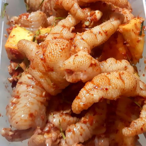 chan-ga-rut-xuong-tron-cay