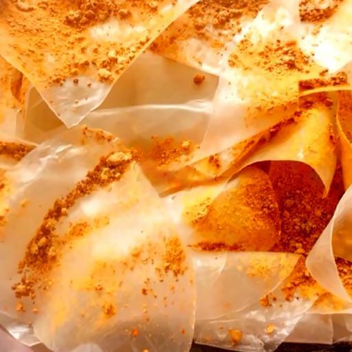 banh-trang-muoi-nhuyen-tron-san