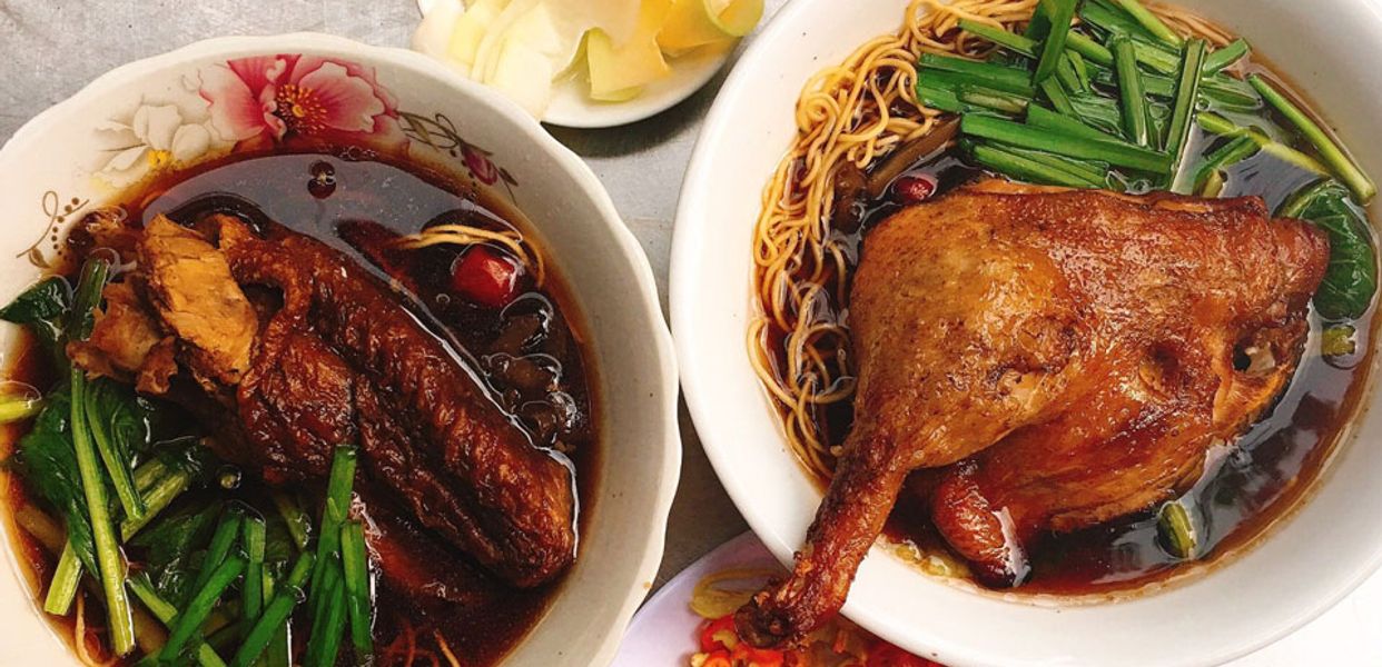 nha-van-mi-vit-tiem-sui-cao-phan-van-tri