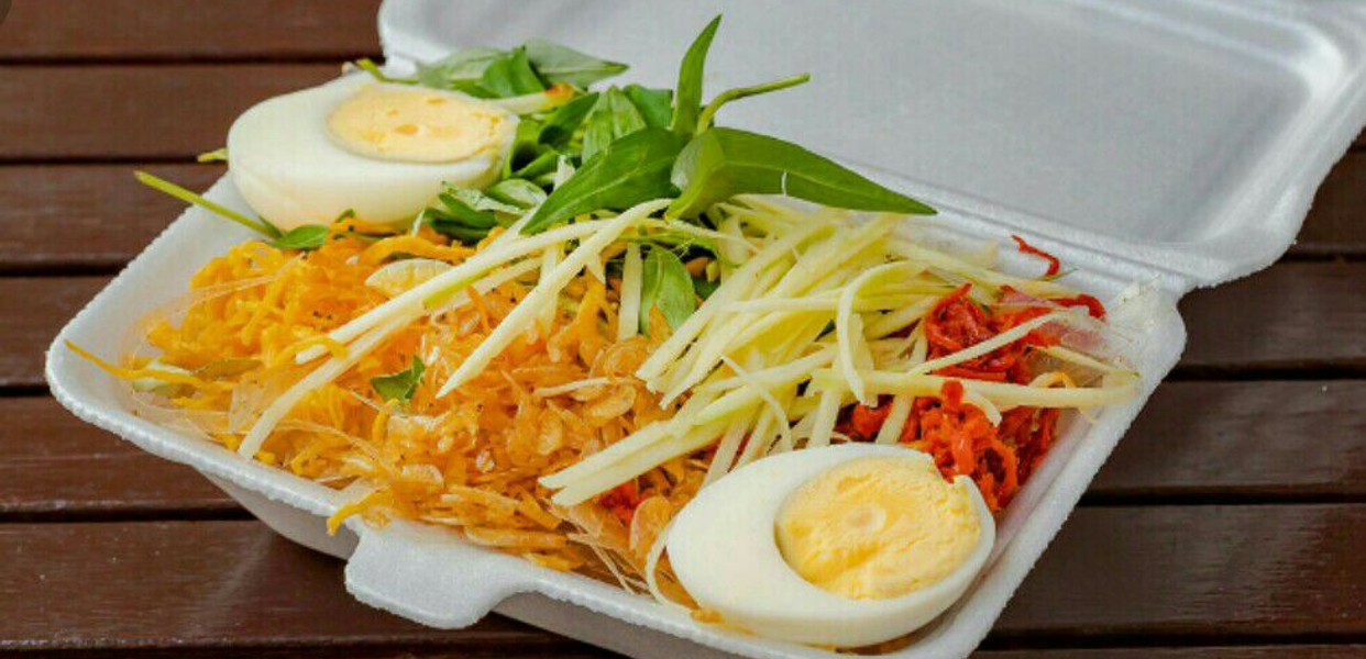 mon-le-banh-trang-tron-tran-quoc-tuan