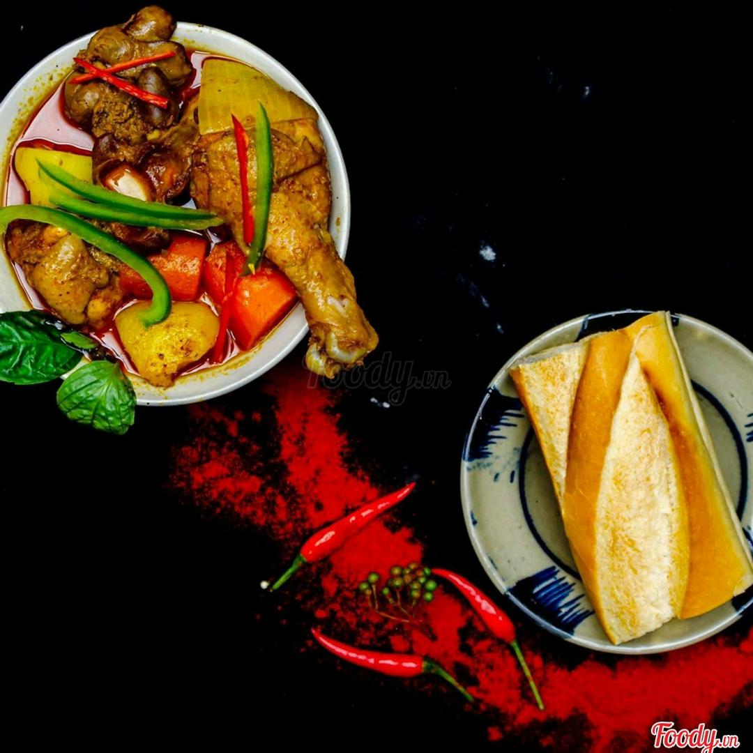 banh-mi-ca-ri-ga-ui-chicken-drumsticks