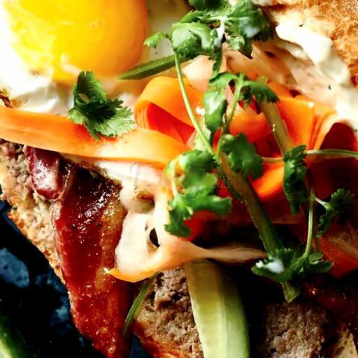 banh-mi-tron-suon-ac-biet