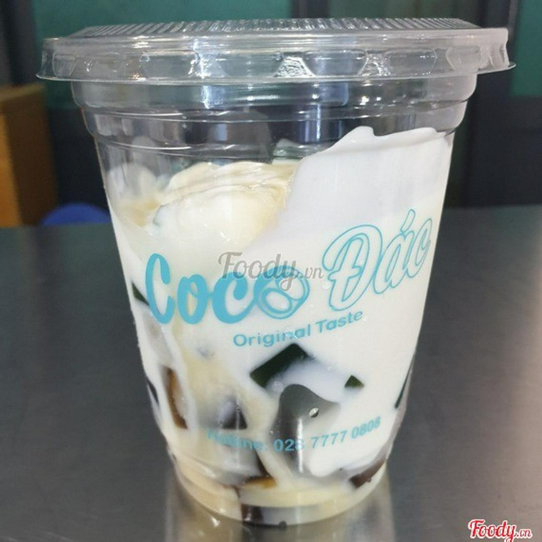 thach-ca-phe-la-dua-sua-chua-tuoi