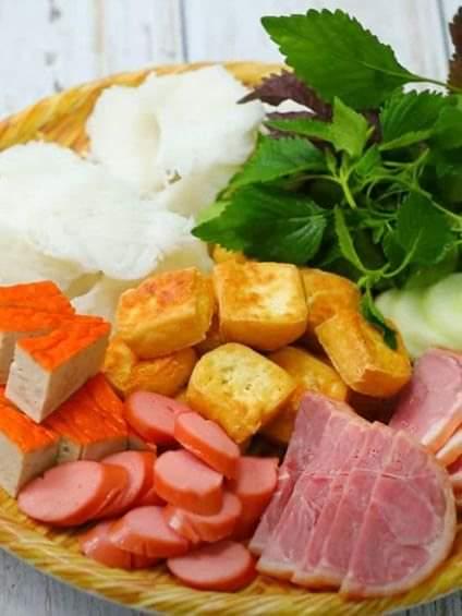 bun-au-xuc-xich-thit-chan-gio-hun-khoi