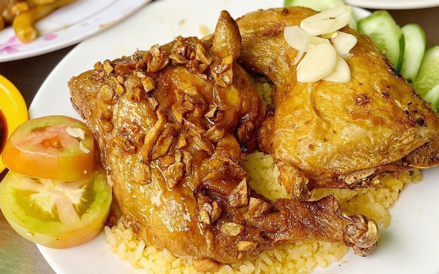 quan-252-com-chien-com-ga-xoi-mo-cao-thang