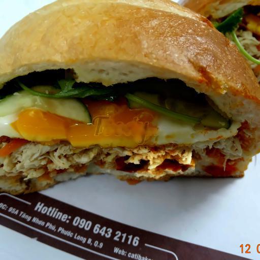 banh-mi-tron-suon-trung