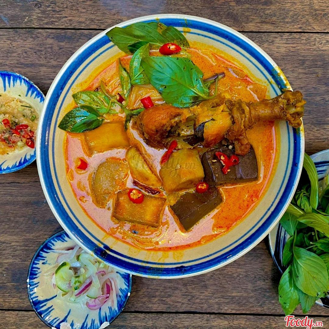 bun-ca-ri-ga-chat-chicken-parts