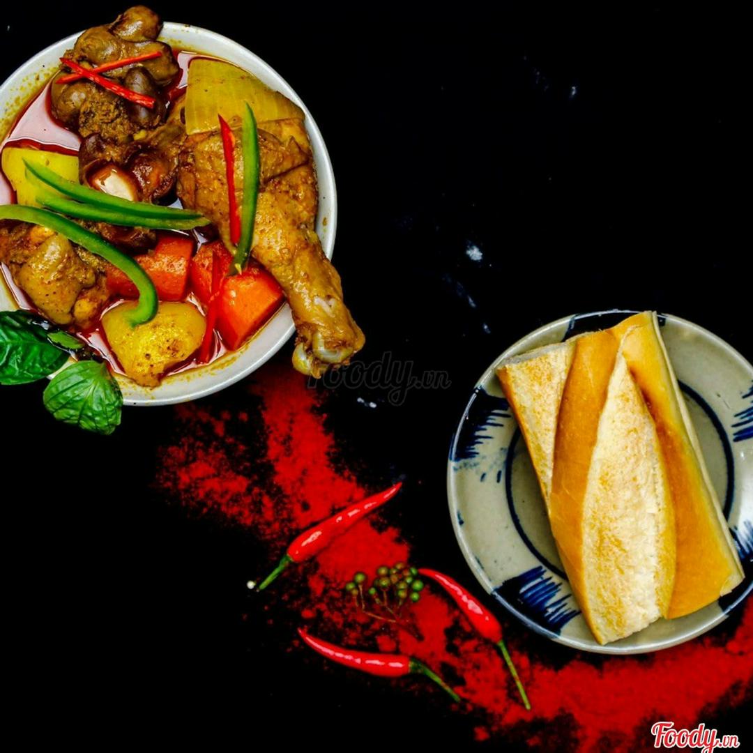 banh-mi-ca-ri-ga-chat