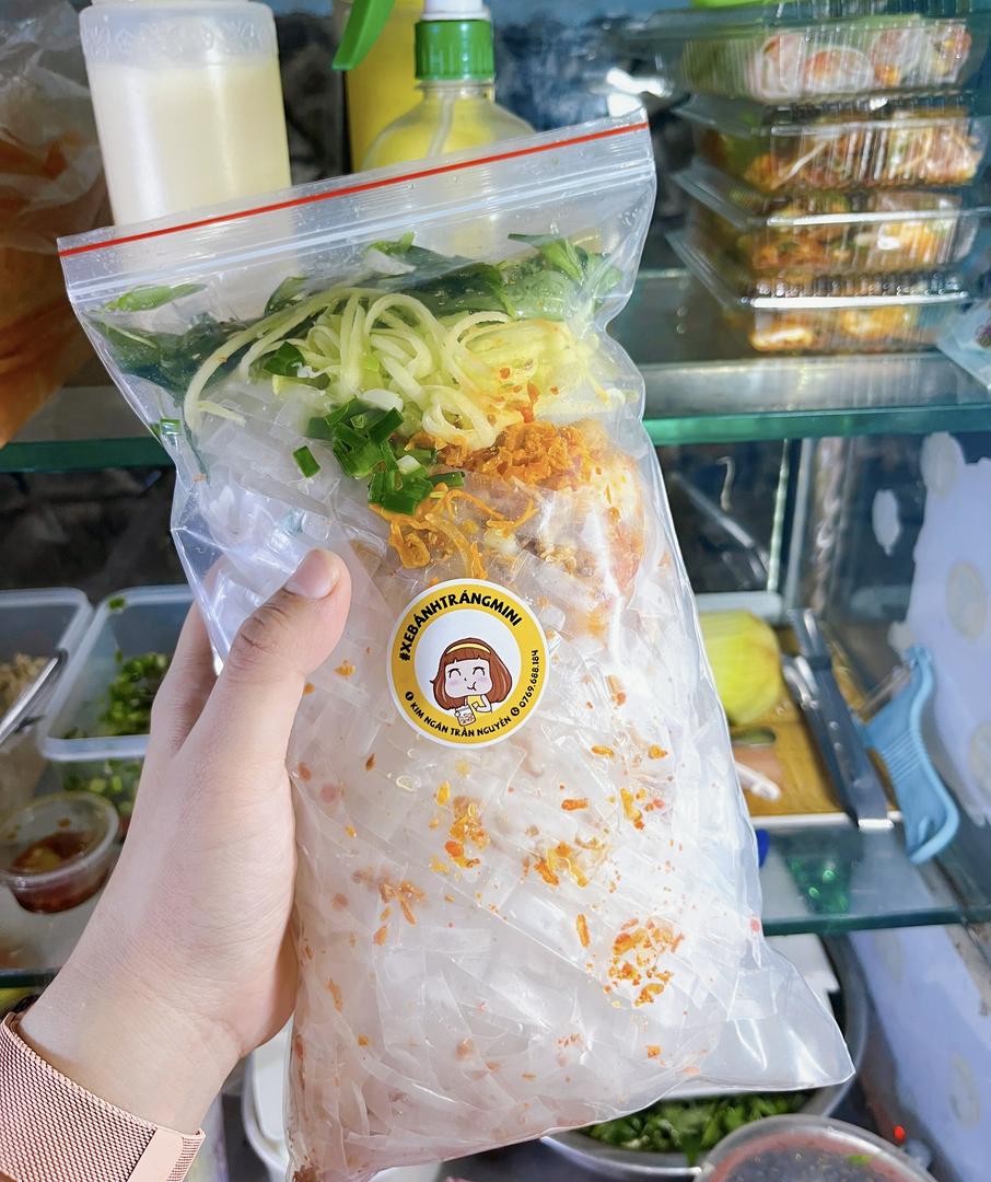 banh-trang-tron-mo-hanh-ac-biet