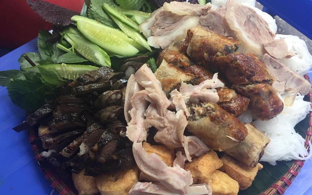 bun-au-met-ngo-nui-truc