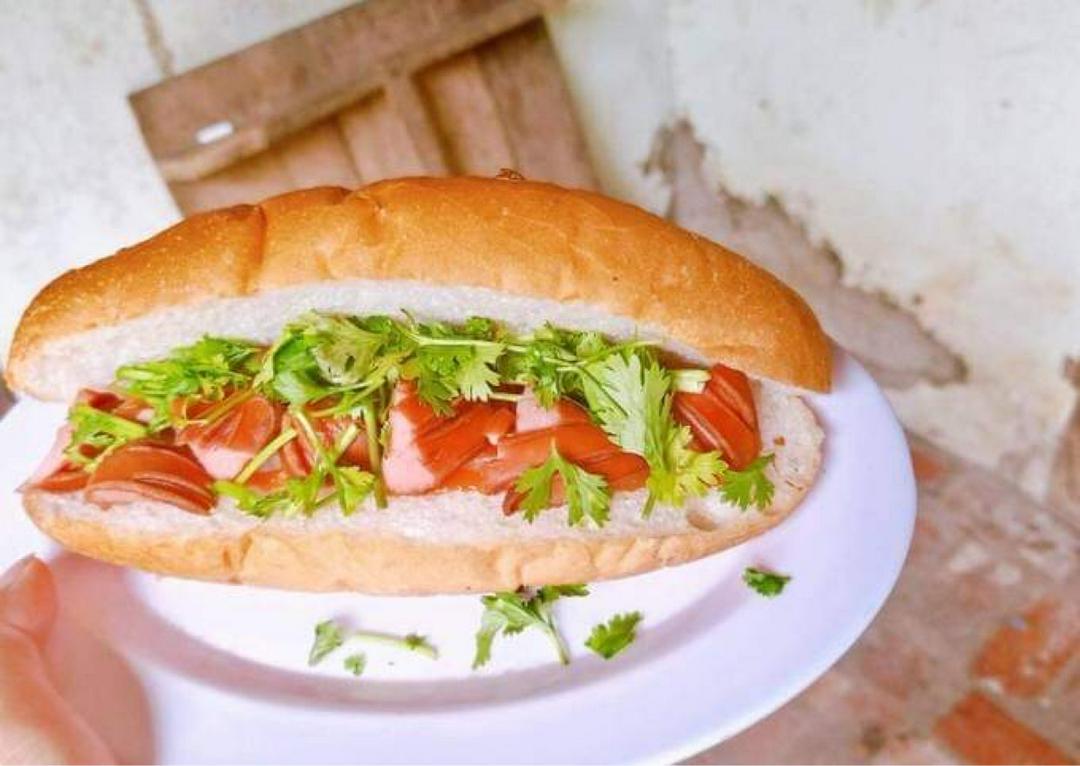 banh-my-pate-xuc-xich-uc-viet