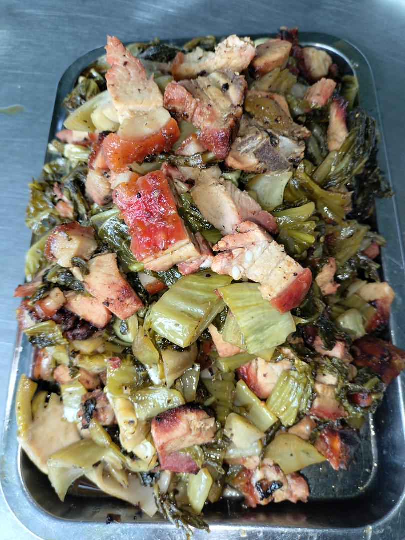 heo-quay-kho-cai-chua