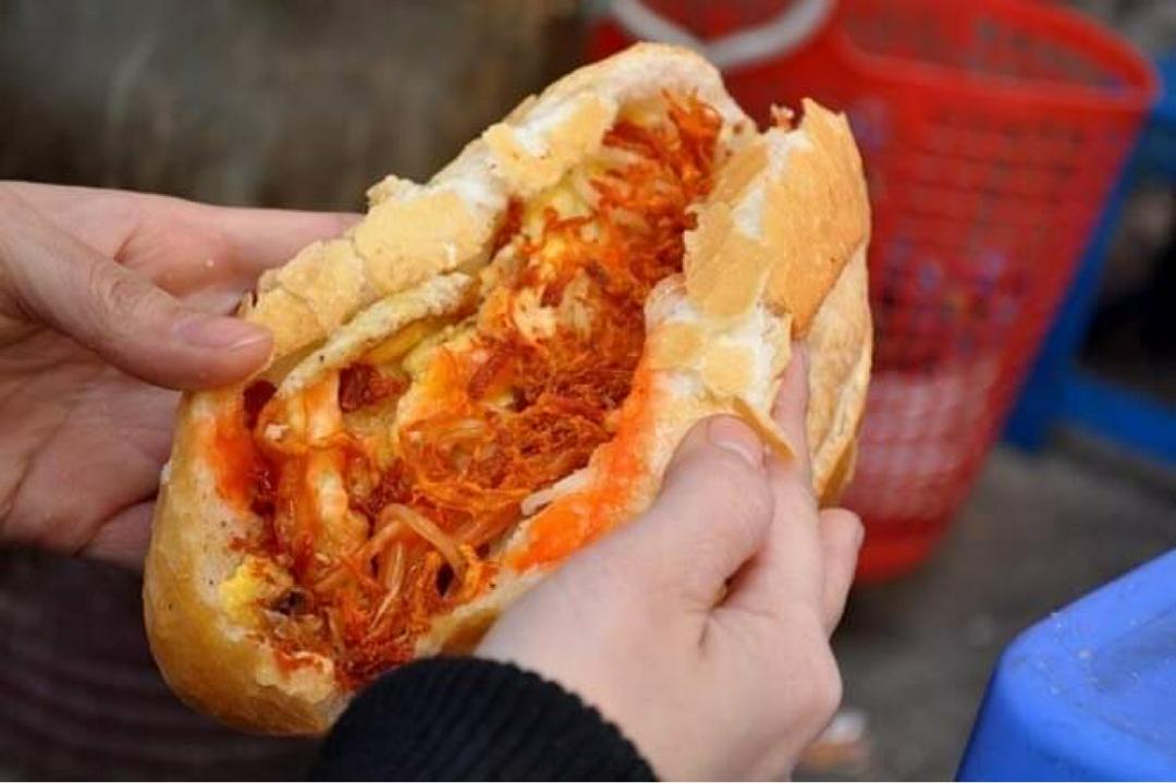 banh-my-pate-trung-bo-kho