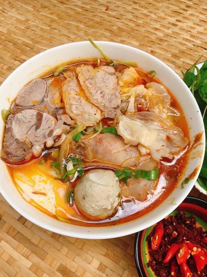 bun-bo-hue-bat-xanh-nuoc-ngot-tiet-tran-them