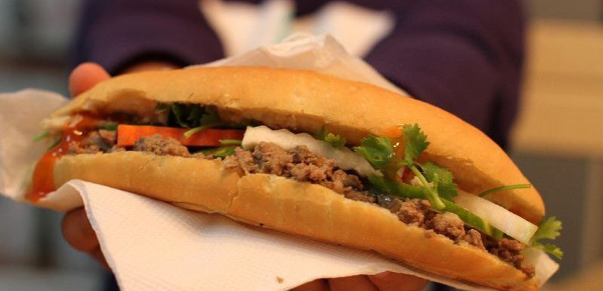 xoi-banh-mi-o-an-vat-cau-dien