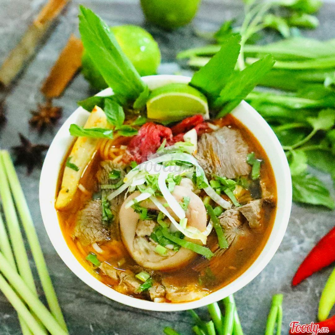 bun-bo-gio-heo-thap-cam-hue