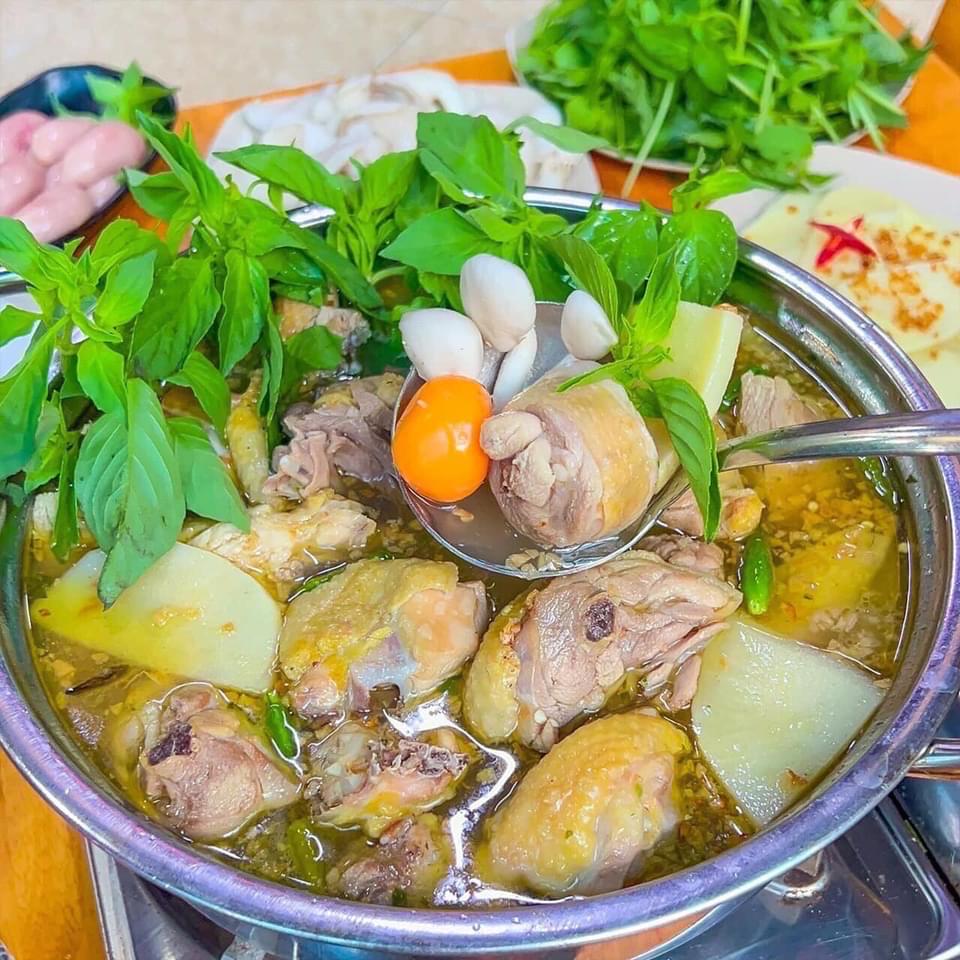 Lẩu Gà Lá É Nửa Con