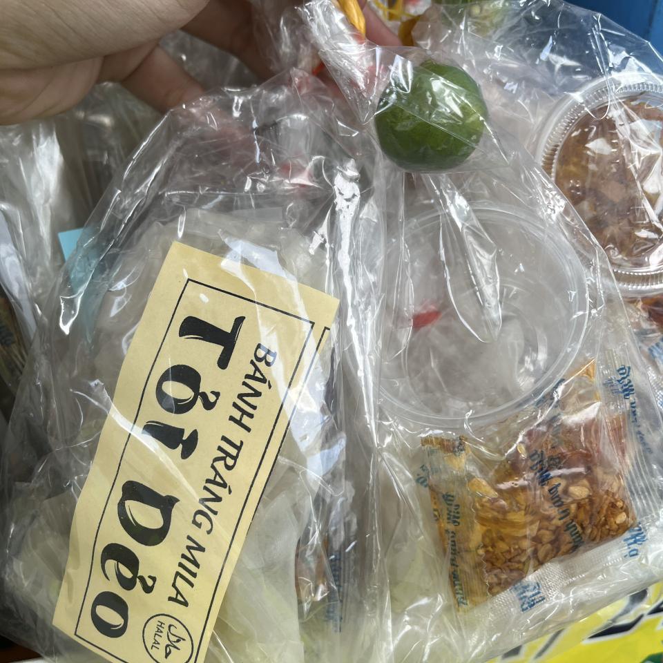 banh-trang-toi-deo-phoi-suong