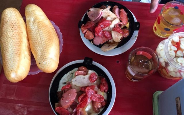 xuan-hoa-banh-mi-chao-hoang-hoa-tham