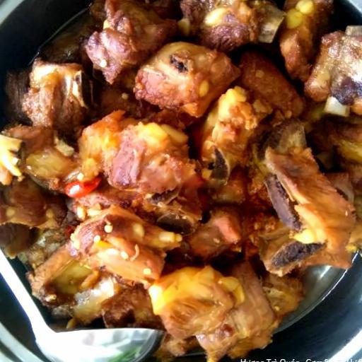 com-suon-sot-chua-ngot-lac-chao-muoi