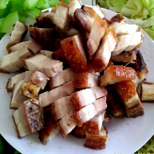 com-thit-3-chi-quay-trung-cuon-hanh