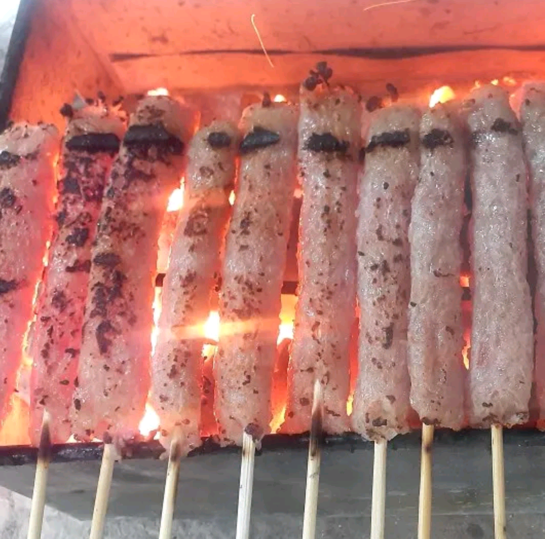 nem-chua-nuong-thom-lung-5-chiec