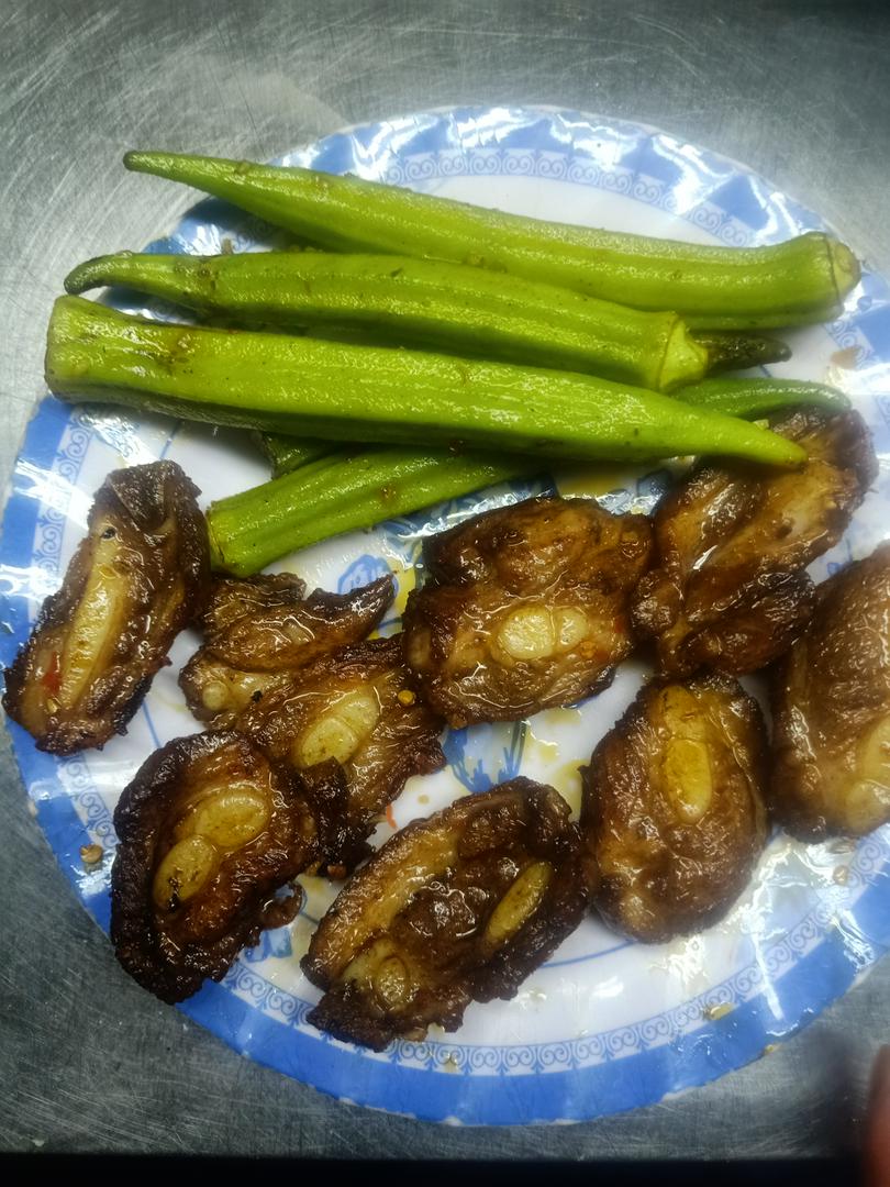 suon-heo-nuong-muoi-ot