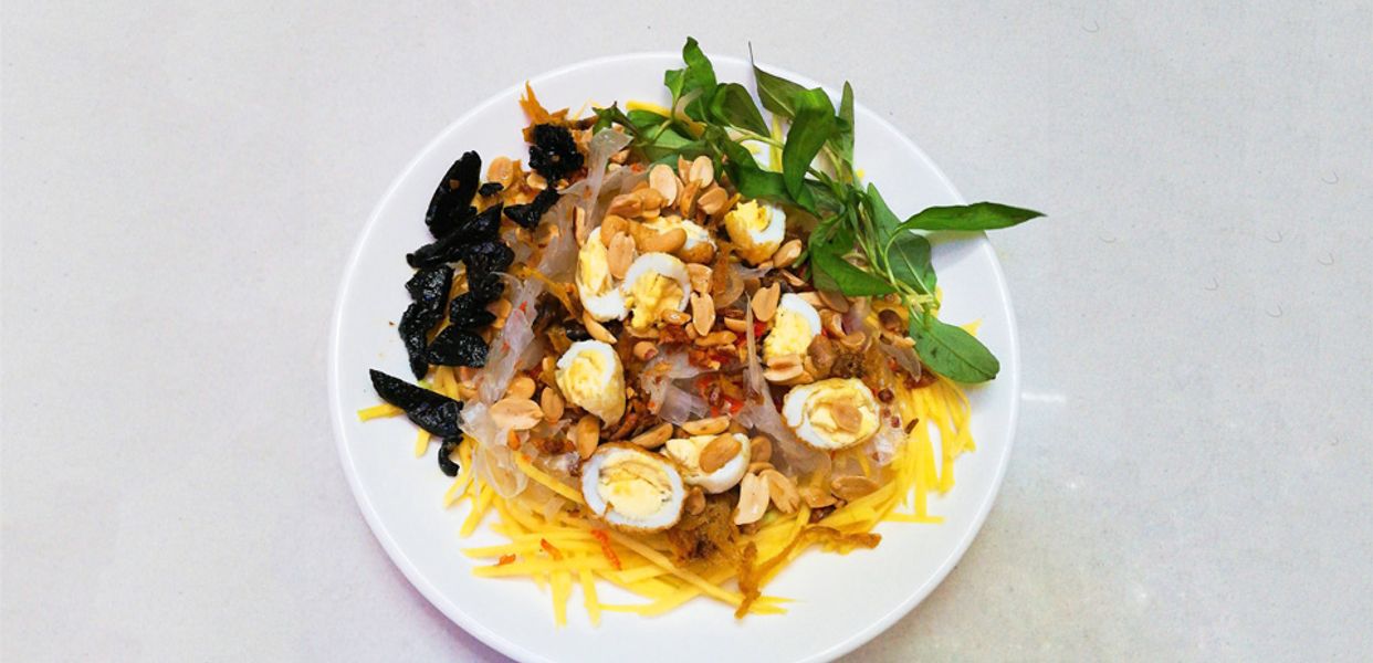 co-ao-banh-trang-tron-tran-quang-khai