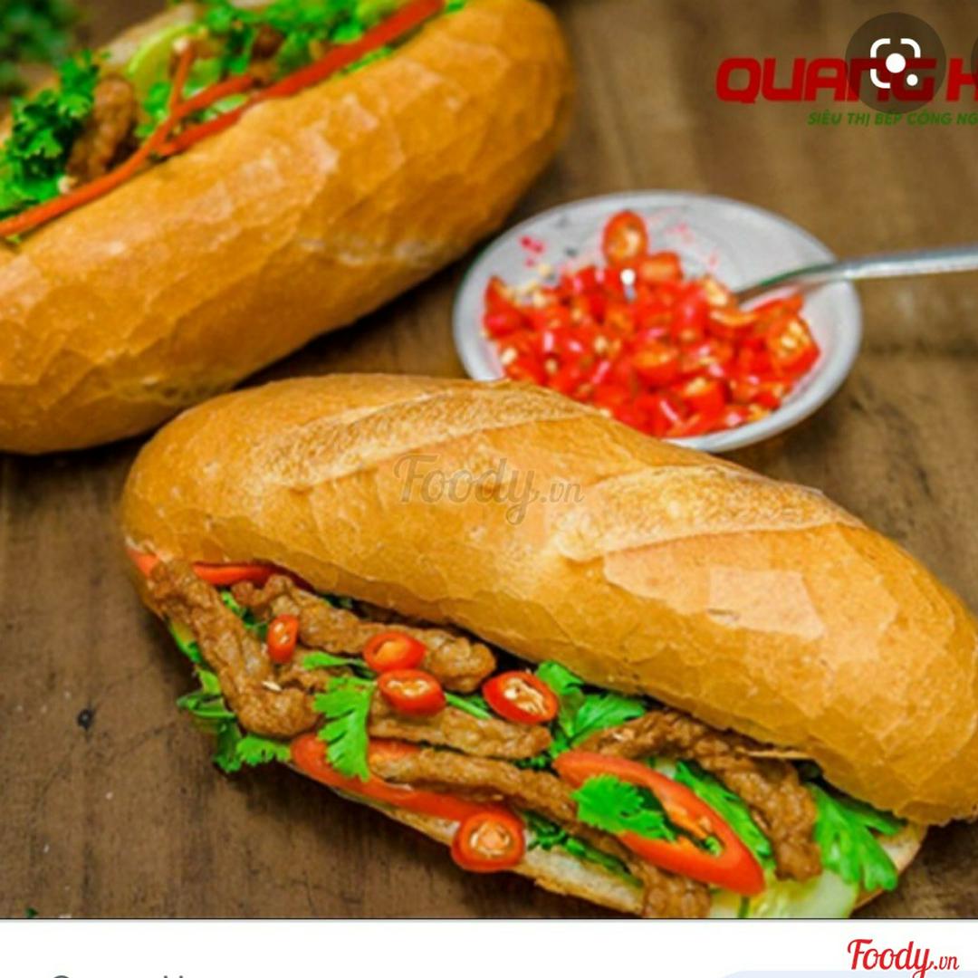 banh-mi-cha-ca-nong-sot-man-keo