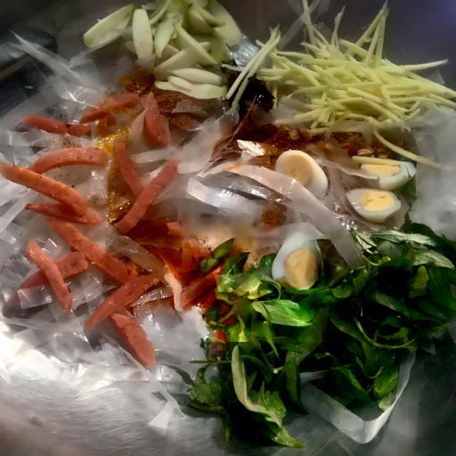 banh-trang-tron-nem-trung-cut-xoai