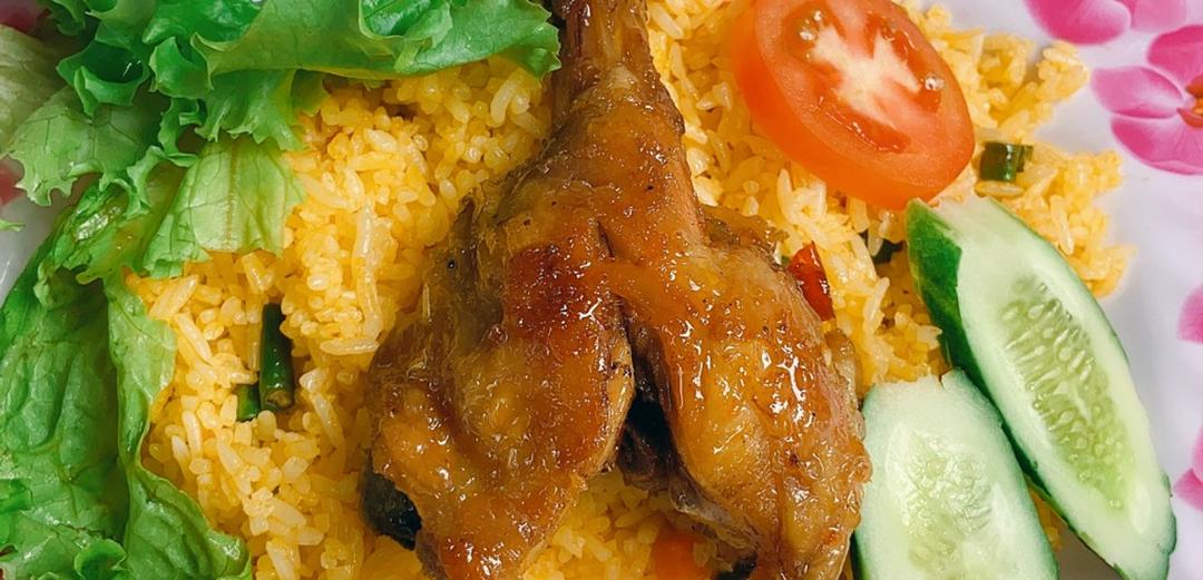 com-ga-xoi-mo-ui-toi-sot-mam-toi-tang-kem-nuoc-uong