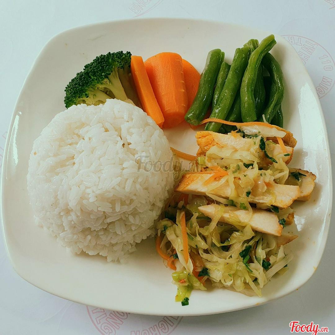 com-trang-ga-xao-bap-cai