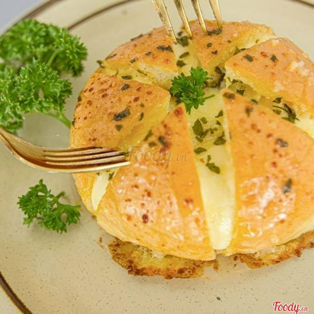 banh-mi-pho-mai-sot-bo-toi